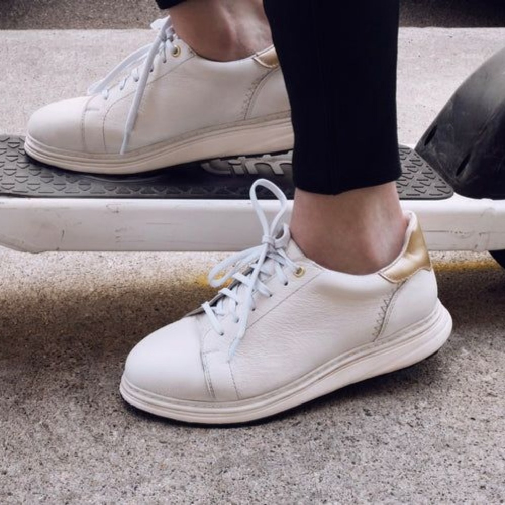 Xena Rogue EH Work Shoe Womens 10 Workwear White Leather Sneakers Gold Steel Toe